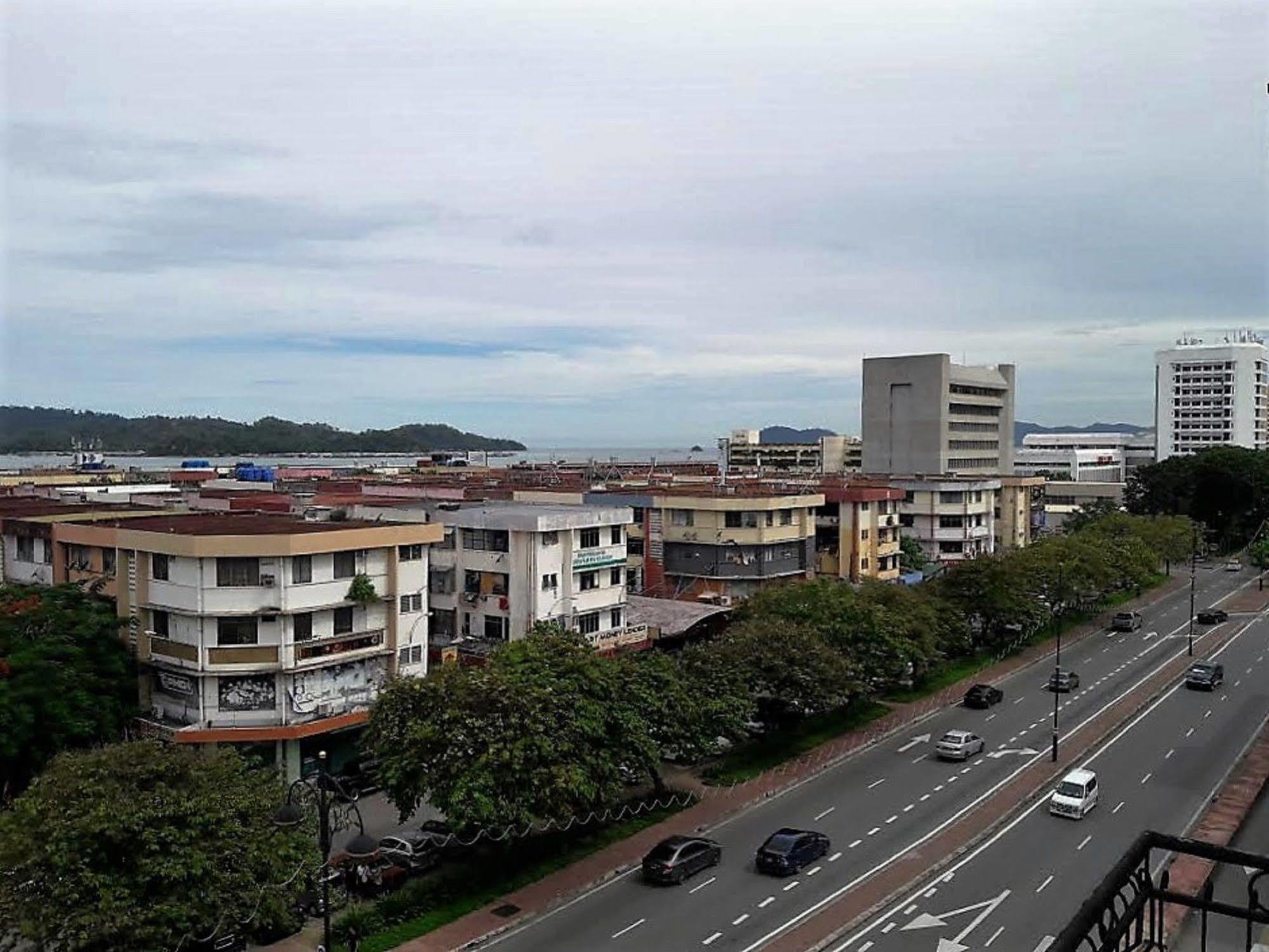 Oyo 216 La Viva Hotel Kota Kinabalu Exteriér fotografie